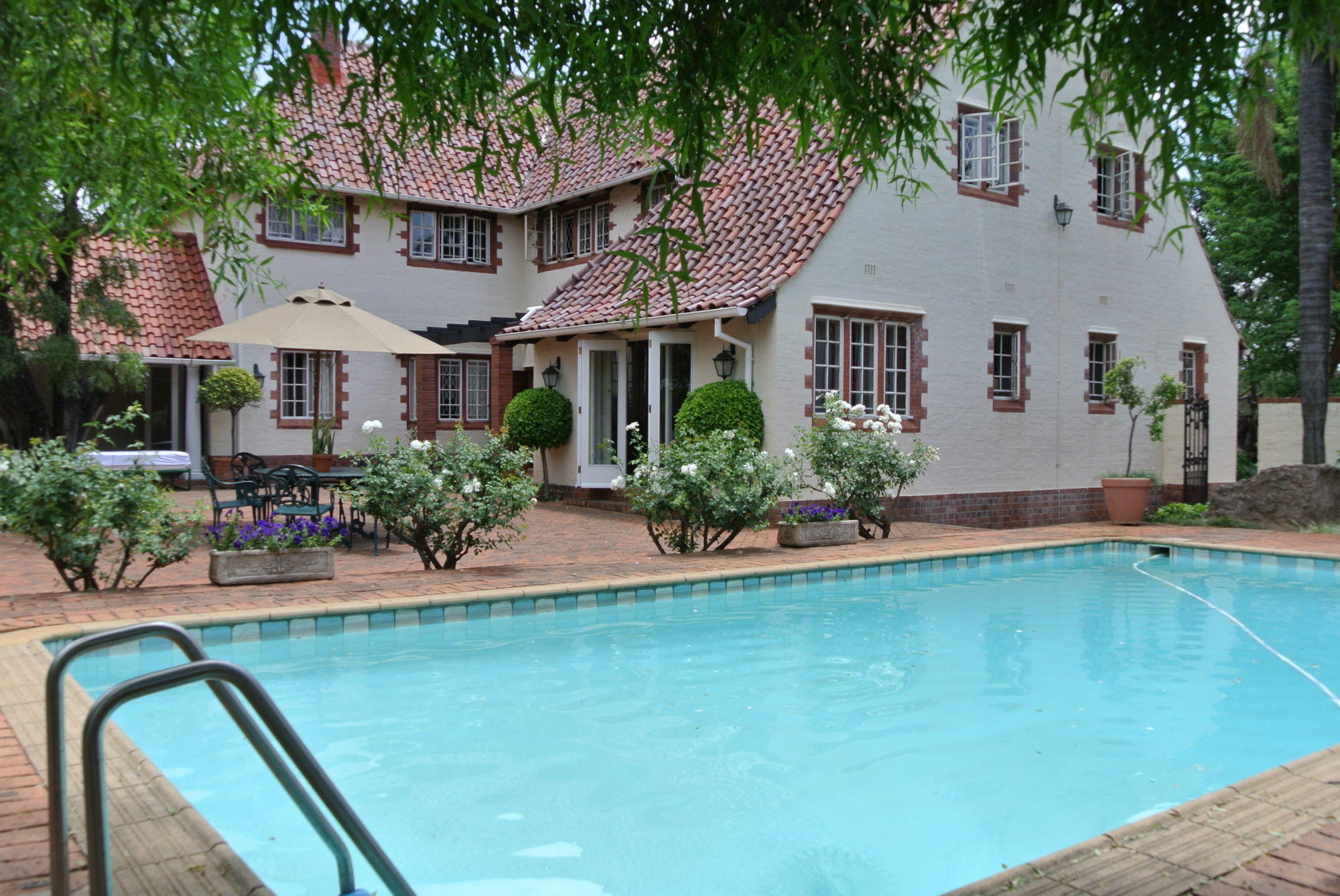 Brooklyn Manor Hotel Pretoria Exterior photo