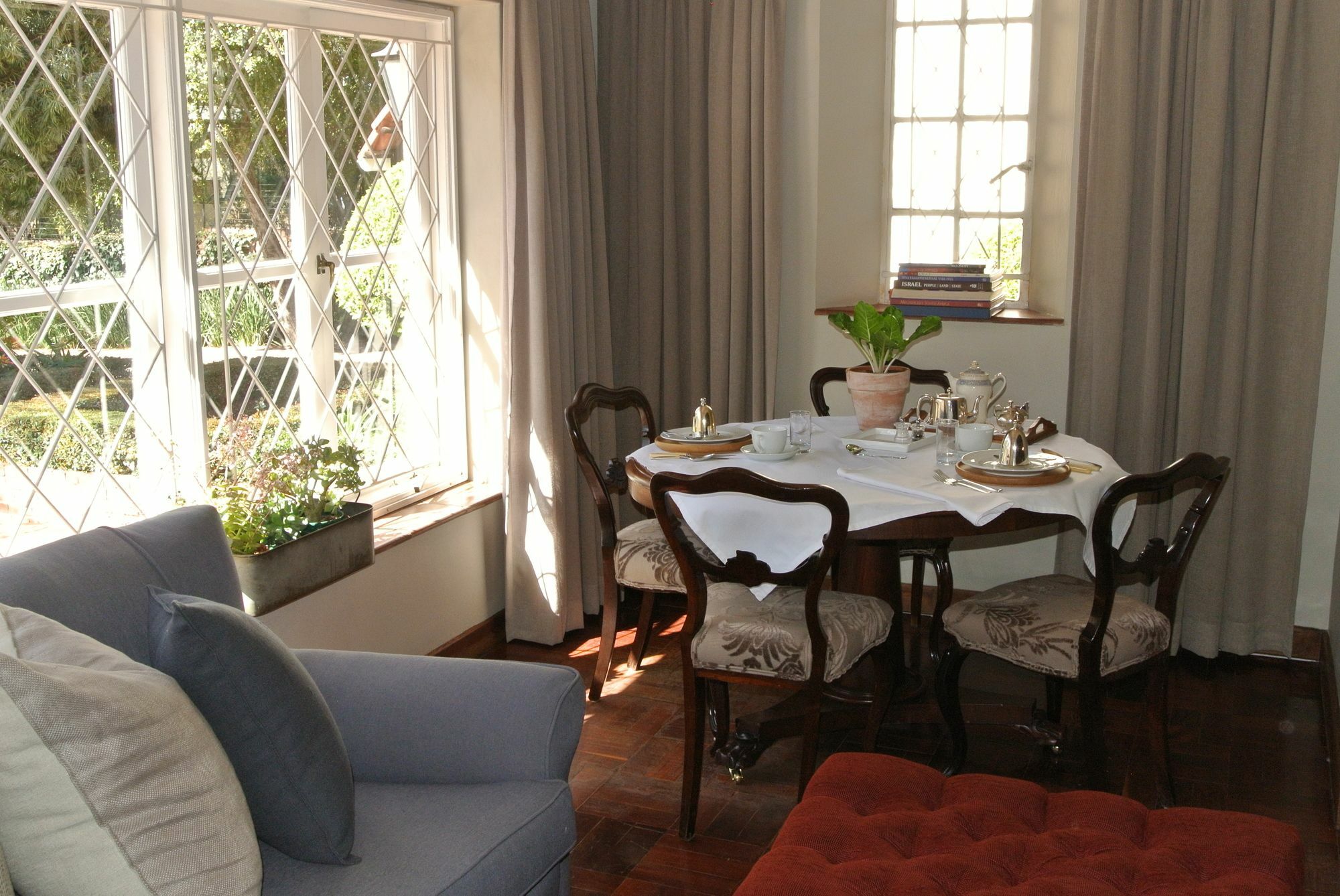 Brooklyn Manor Hotel Pretoria Exterior photo